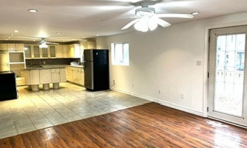 Modern 2-Bedroom, 2-...