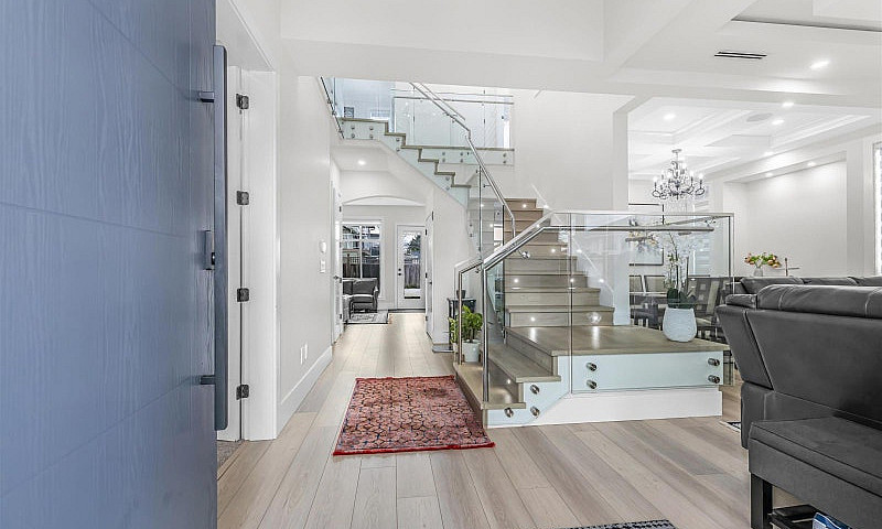 12525 75A Avenue Sur...