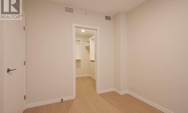 1712 2108 Gilmore Av...