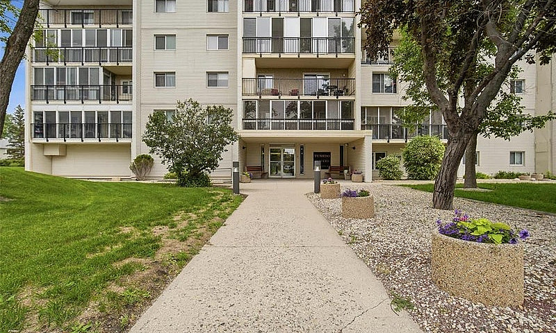 4B 1975 Corydon Aven...