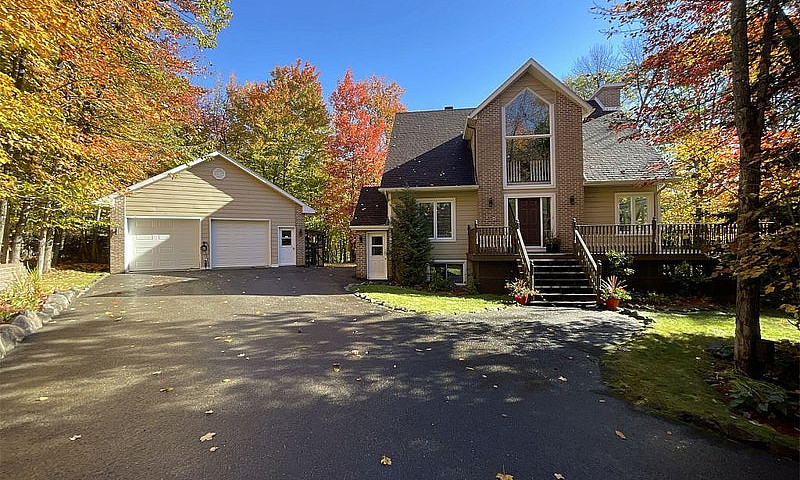 $749,000 - 2 Storey ...