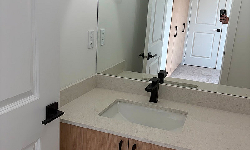 3Bed Townhouse + 1Be...