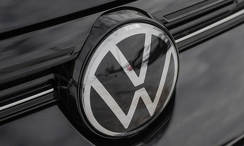 2025 Volkswagen Taos...
