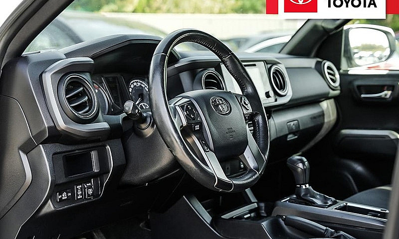 2017 Toyota Tacoma T...