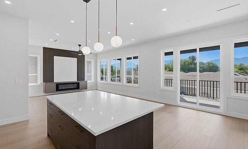 46054 Southlands Cre...