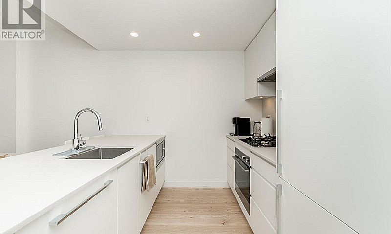 2607 2181 Madison Av...