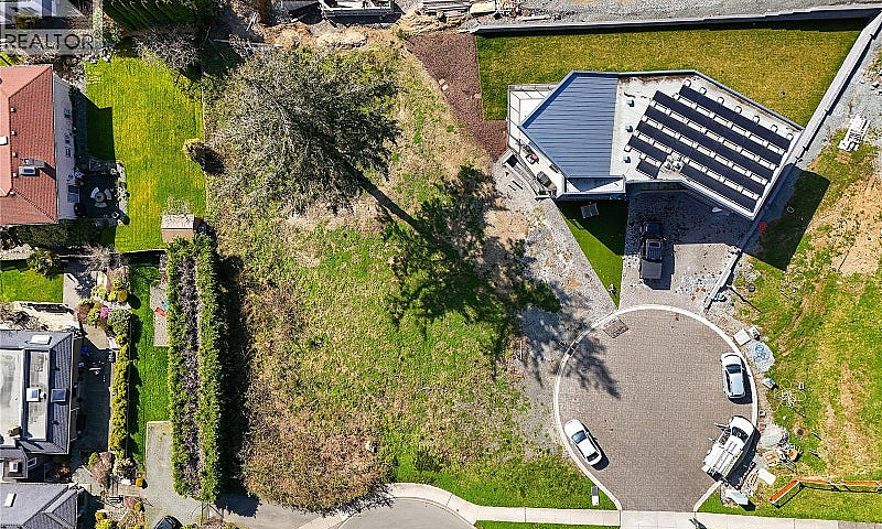 805 Yole Pl Saanich,...