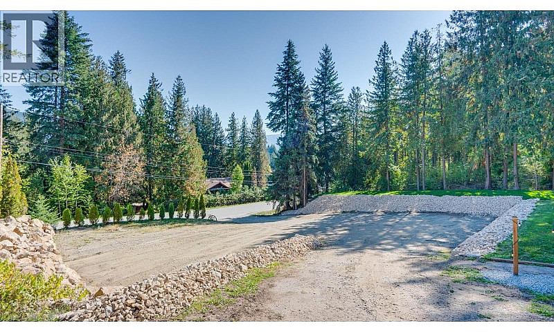 2452 Forest Drive Bl...