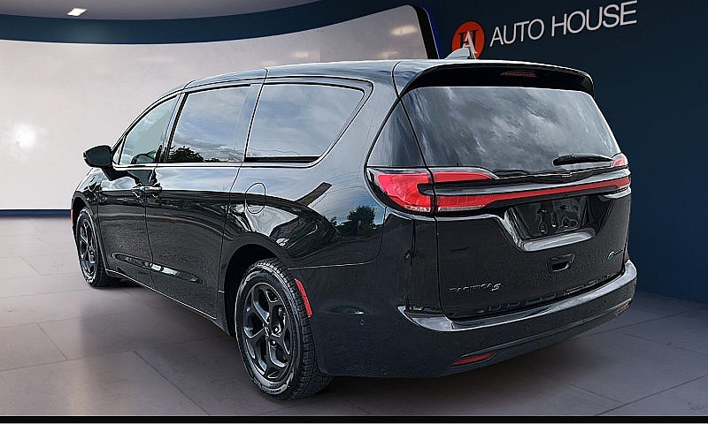 2022 Chrysler Pacifi...