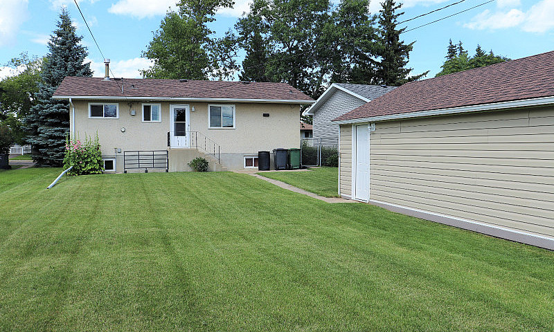 Renovated Bungalow N...