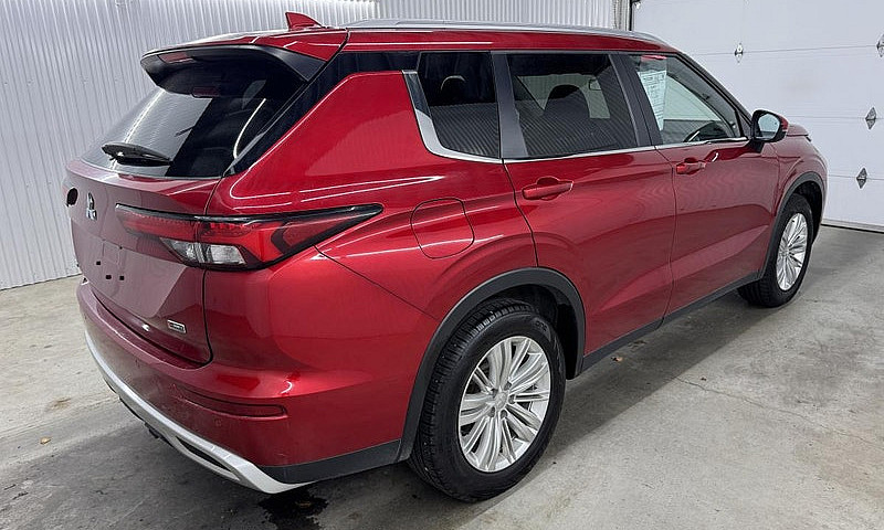 Mitsubishi Outlander...