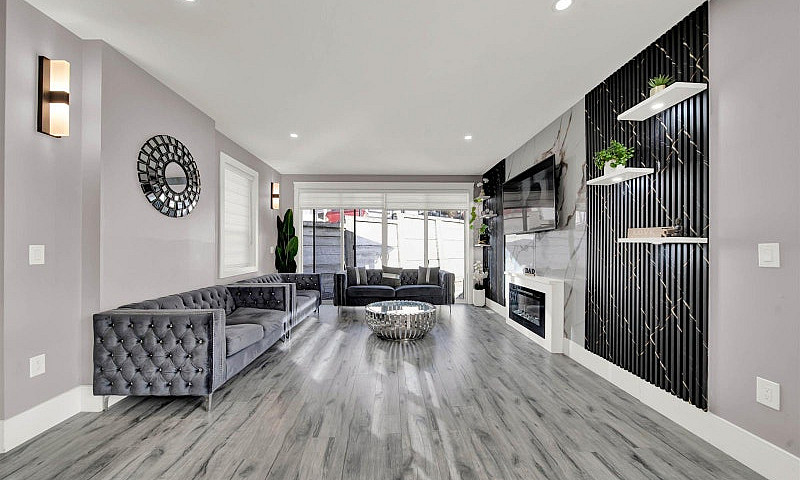 38 4217 Old Clayburn...