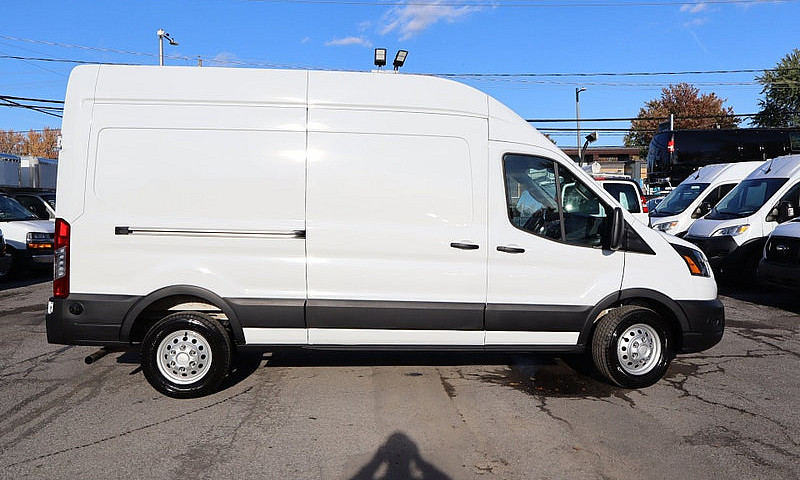 2025 Ford Transit T-...
