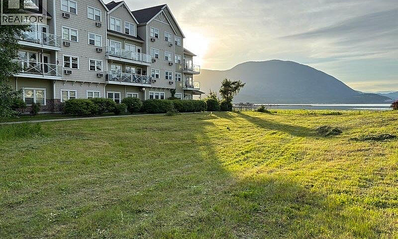 721 Harbourfront Dri...