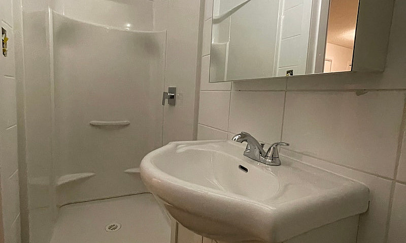 Stunning 2 Bedroom/1...
