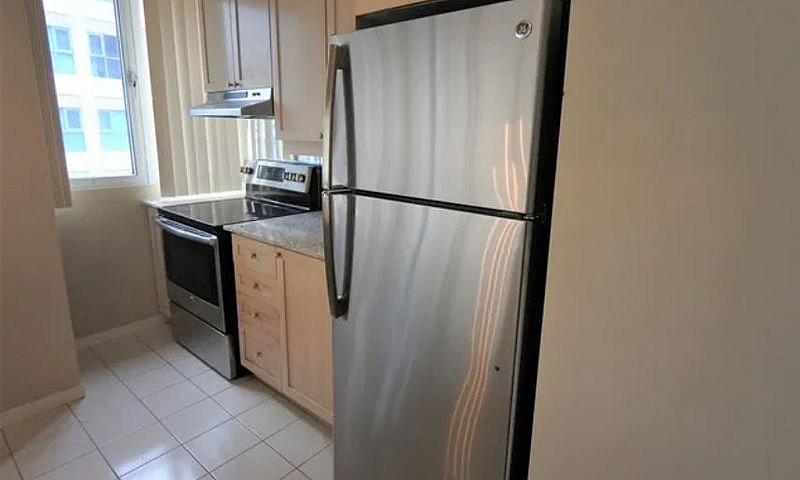 555 Yonge St - 703...