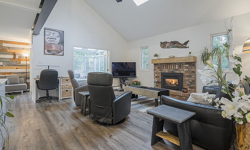 20152 37 Avenue Lang...