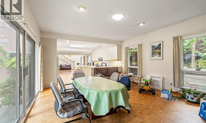 2168 Esplanade Oak B...