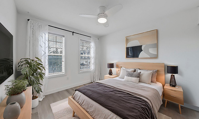 Top Floor Unit | Und...