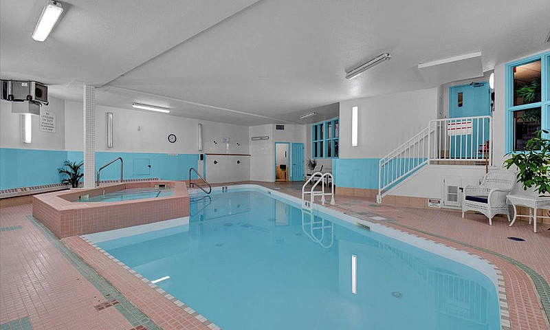 18+ Condo On Beaumar...