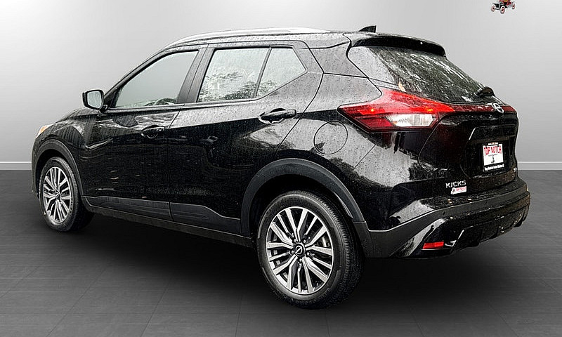 2024 Nissan Kicks Sv...