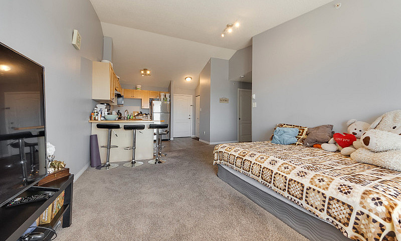 Fantastic Top Floor ...