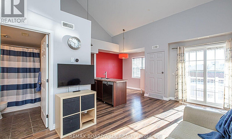 6 - 130 Rochester St...