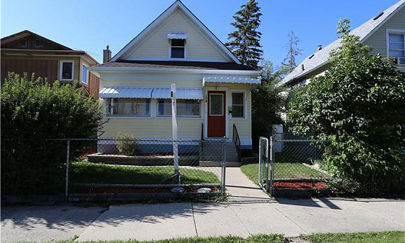 3-Bedroom House In P...