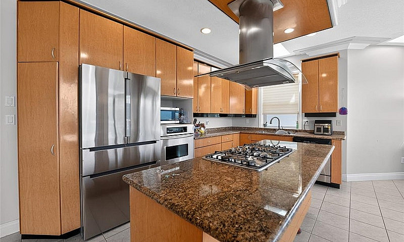 Luxury Living With I...
