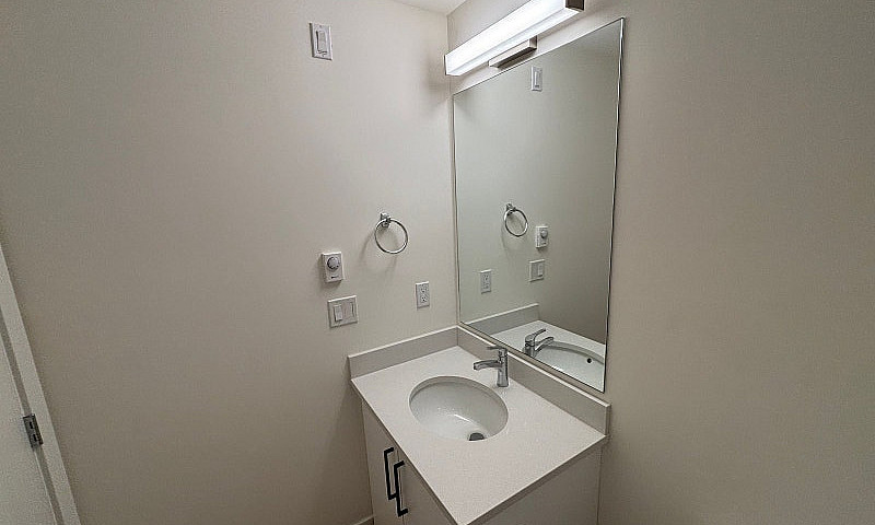 Cozy Condo In Prime ...