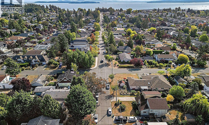 2253 Malaview Ave Si...