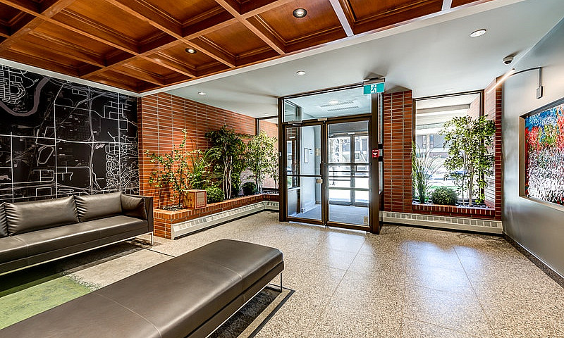 Downtown 2 Bed 2 Bat...