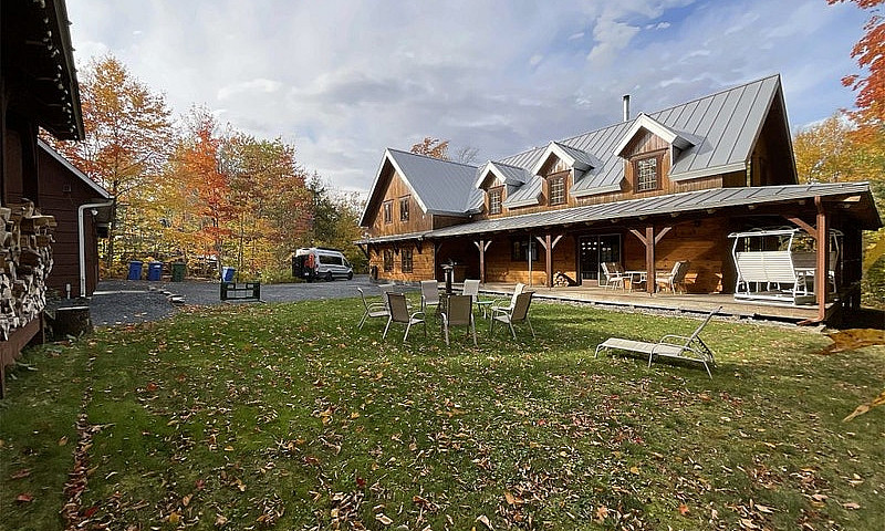 $2,750,000 - 2 Store...