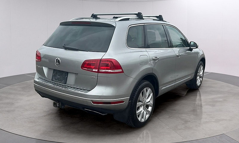 2016 Volkswagen Toua...