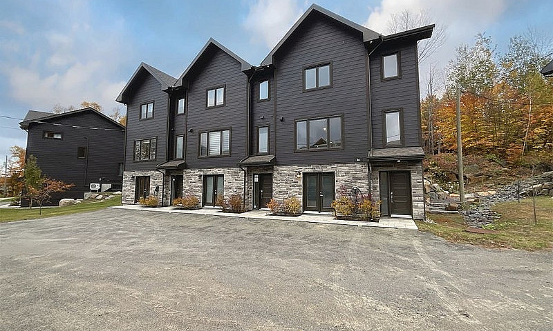 $719,900 - Townhouse...