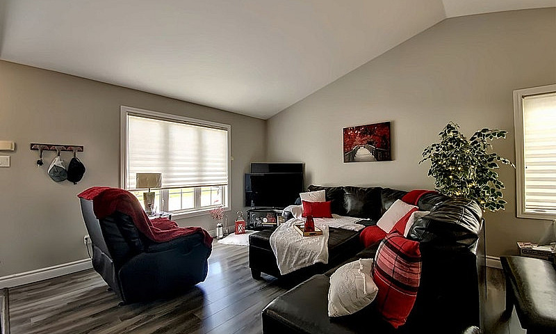 $549,999 - Bungalow ...