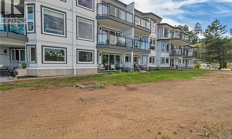 104 87 Island Hwy S ...