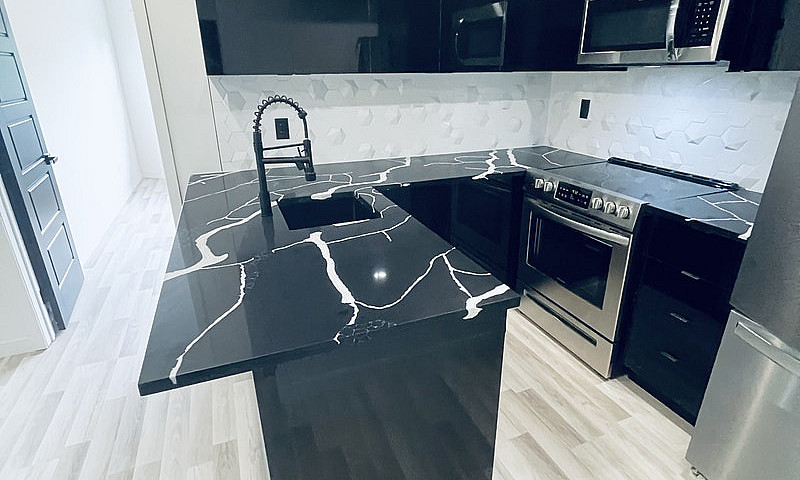 Luxurious 2-Bedroom,...