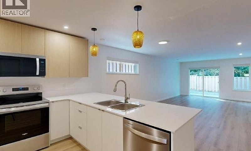 7172 Edgehill Cresce...