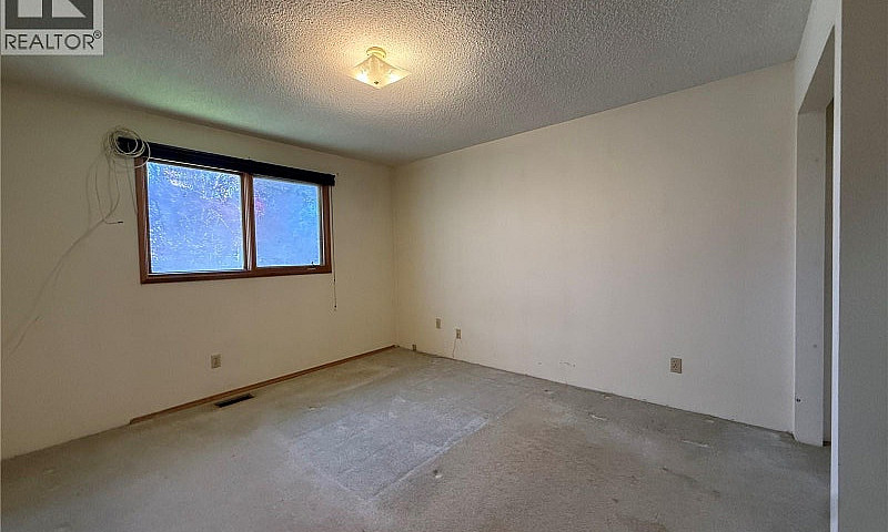 8845 Central St Port...