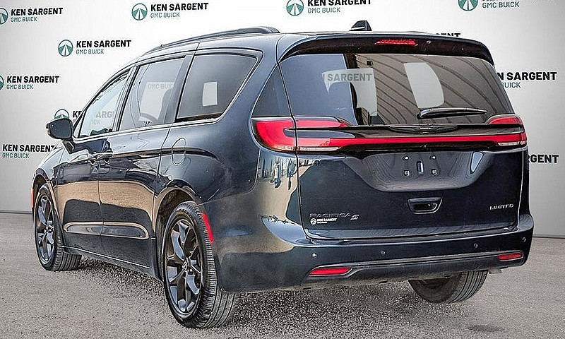 2025 Chrysler Pacifi...