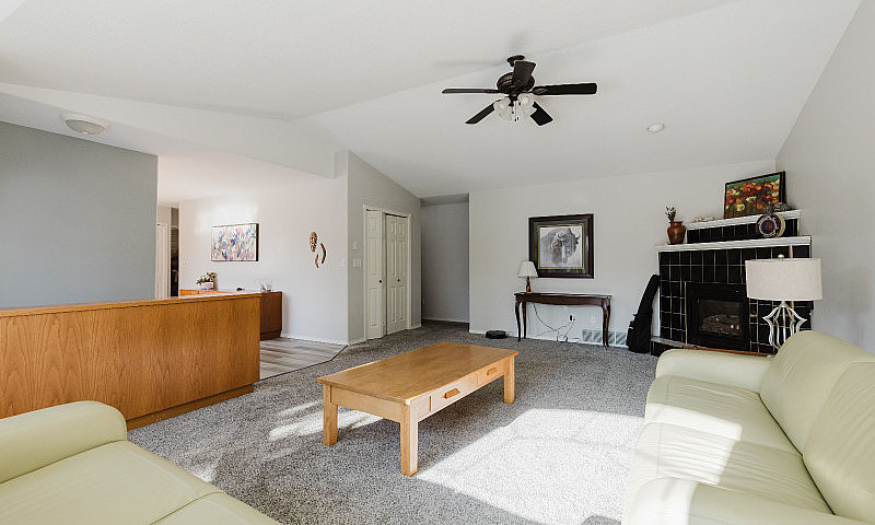 367 Oriole Way, Barr...