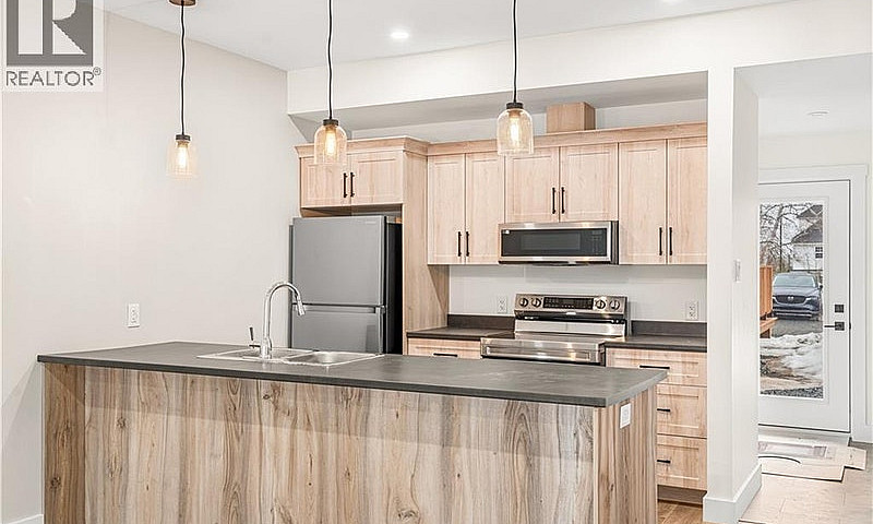 1200 Golden Park Cre...