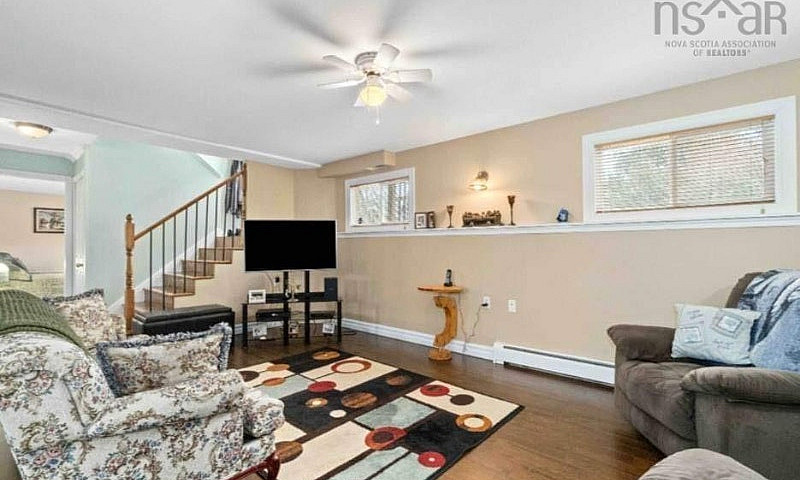 36 Gilby Cres. Beave...