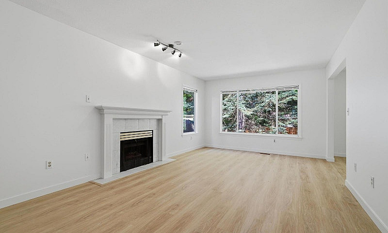 20885 95A Avenue Lan...