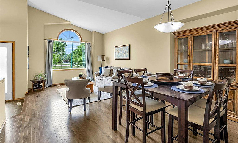 5-Bedroom House In T...