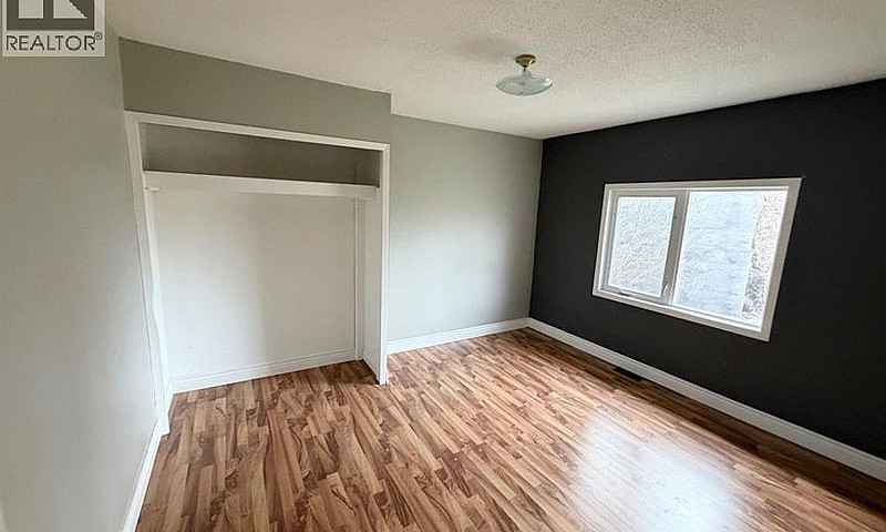 9516 102 Avenue Gran...