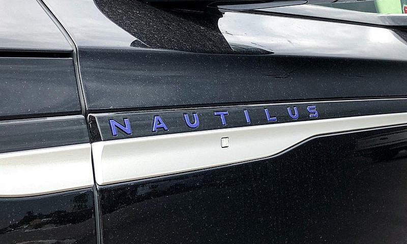 2025 Lincoln Nautilu...