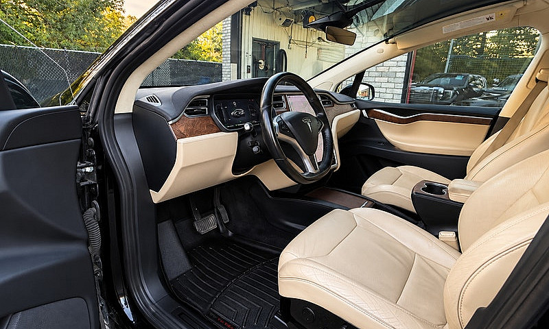 2017 Tesla Model X 9...