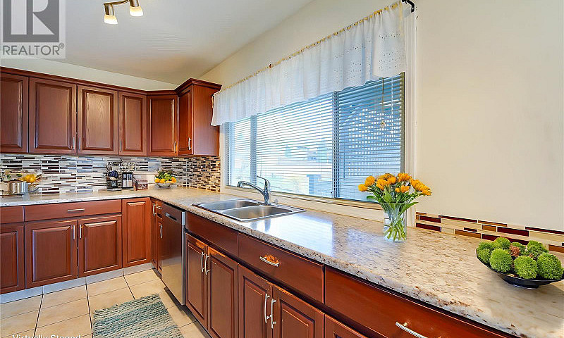 4260 Montrose St Por...